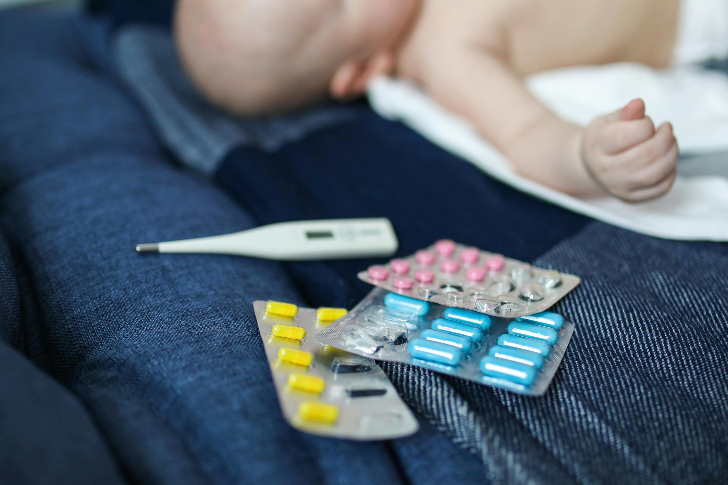 Fiebre en bebés: cuándo observar en casa y cuándo salir hacia urgencias